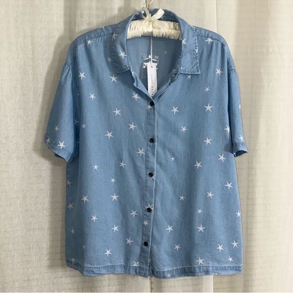 JANE + DELANCEY M-L VINTAGE WASH LIGHT BLUE WHITE STAR SHORT SLEEVE BUTTON SHIRT - Picture 1 of 11